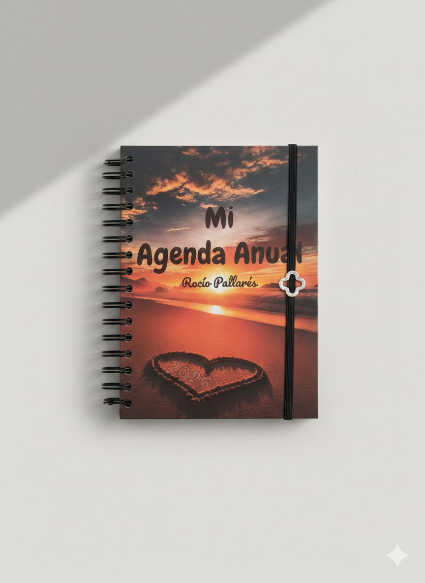 Agenda artesanal con portada personalizada.