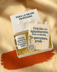 Pack personalizado para profesor creado por AdrocreA con detalles coordinados y mensaje de agradecimiento.